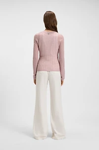 Fine-gauge sweater with knitted structure