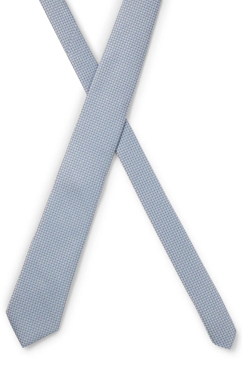 Micro-pattern tie in a silk blend
