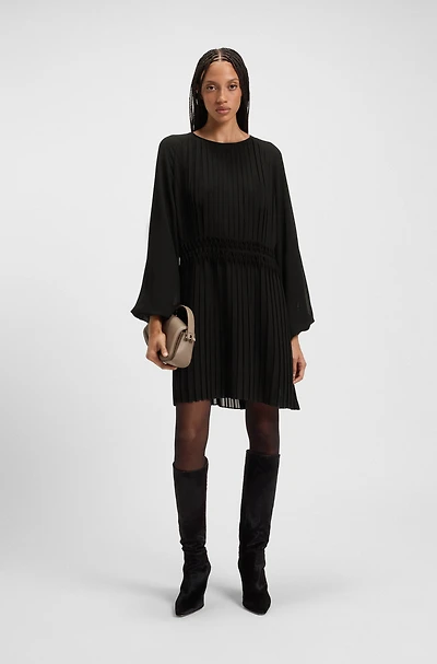 Smocked-waistband dress with plissé pleats