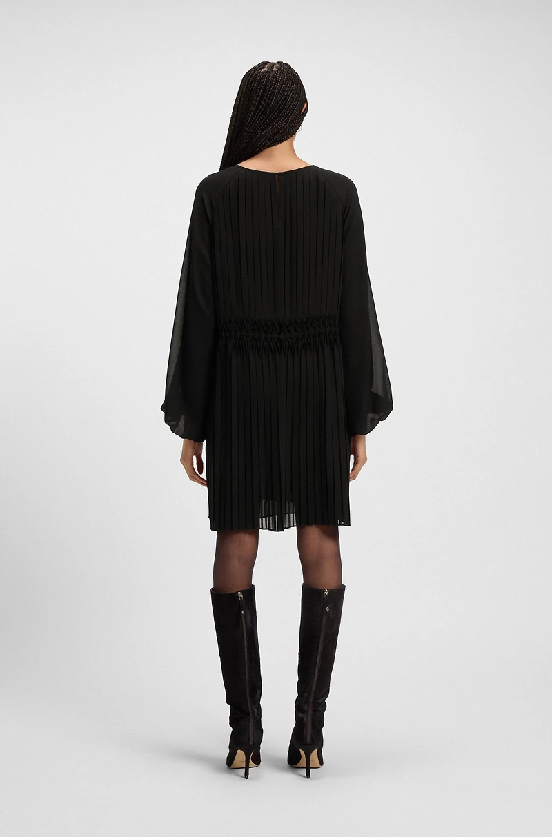 Smocked-waistband dress with plissé pleats
