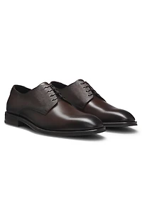 Plain and structured Derby shoes leather