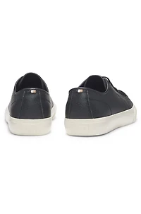 Low-top trainers grained faux leather