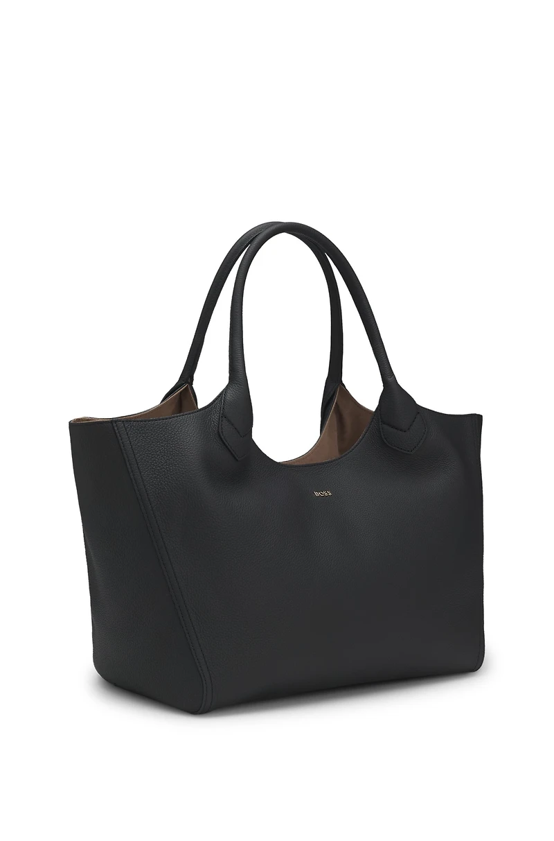 Tote bag in grained leather with logo lettering