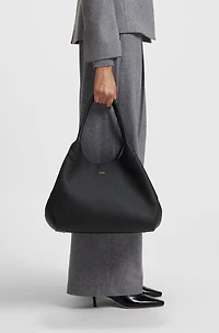 Tote bag in grained leather with logo lettering