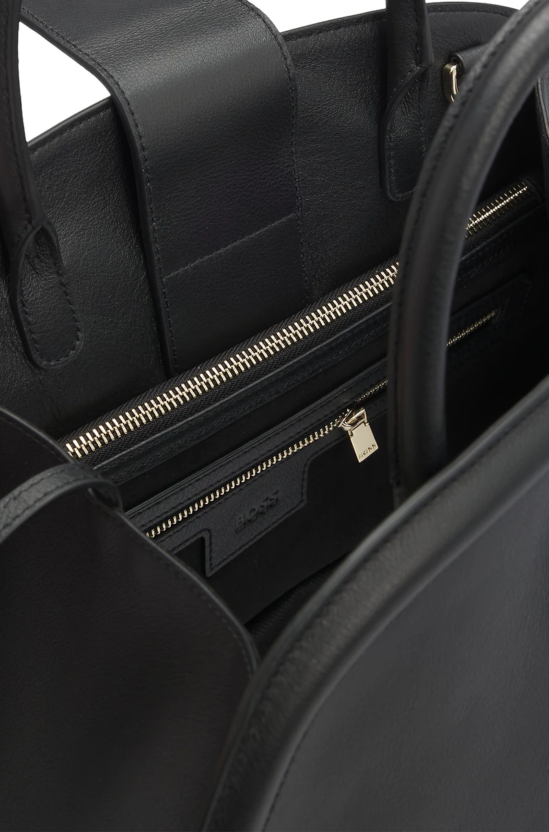 Ariell tote bag in grained leather with detachable strap