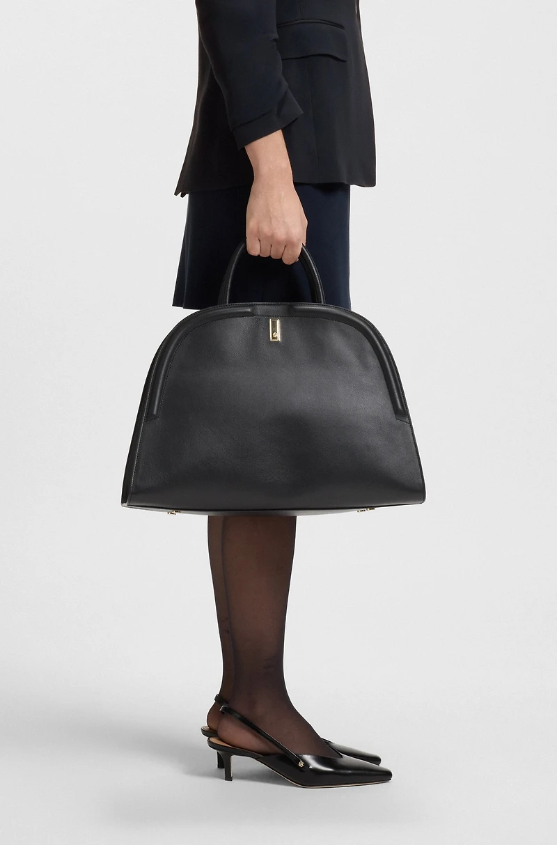 Ariell tote bag in grained leather with detachable strap