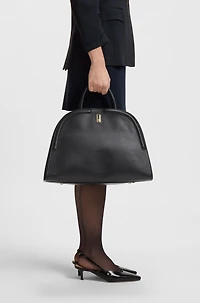 Ariell tote bag in grained leather with detachable strap