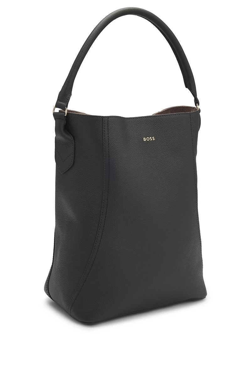 Bucket bag in grained leather