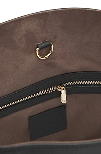 Bucket bag in grained leather
