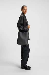 Bucket bag in grained leather