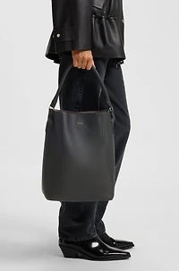 Bucket bag in grained leather