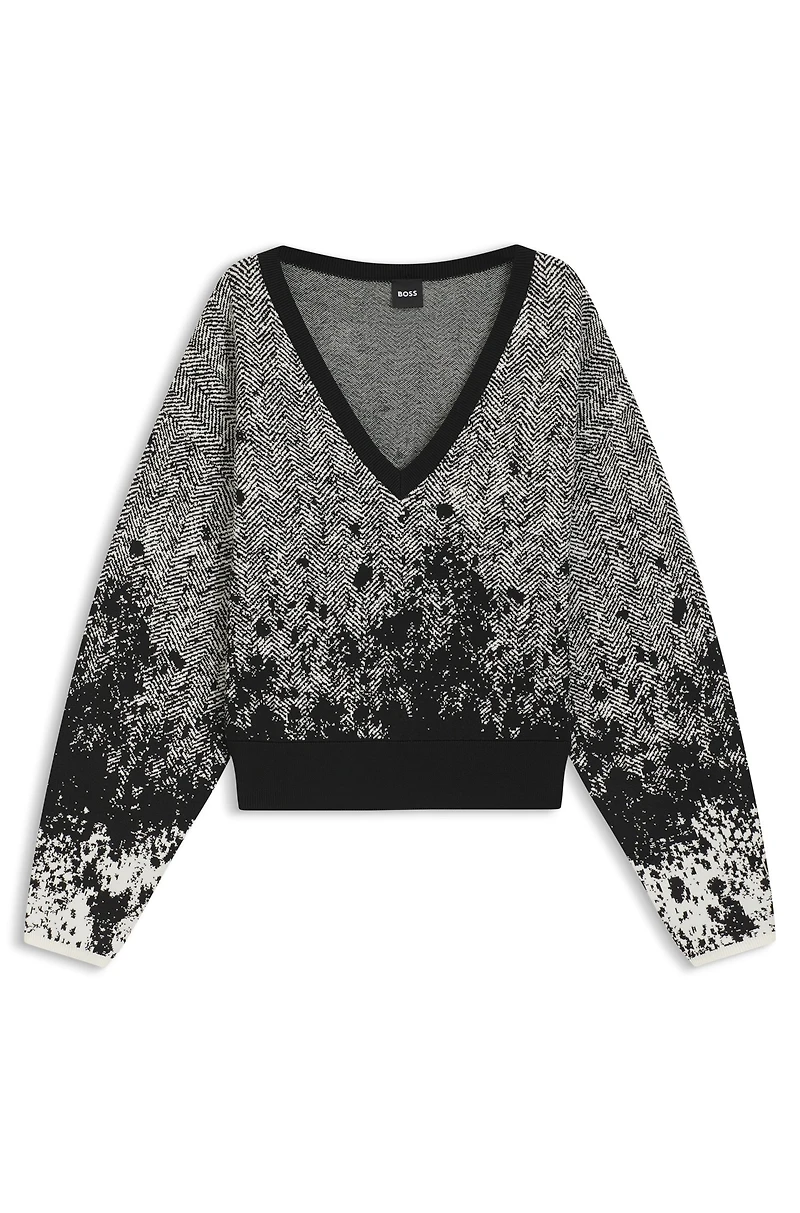 Cropped sweater with V neckline