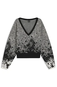 Cropped sweater with V neckline