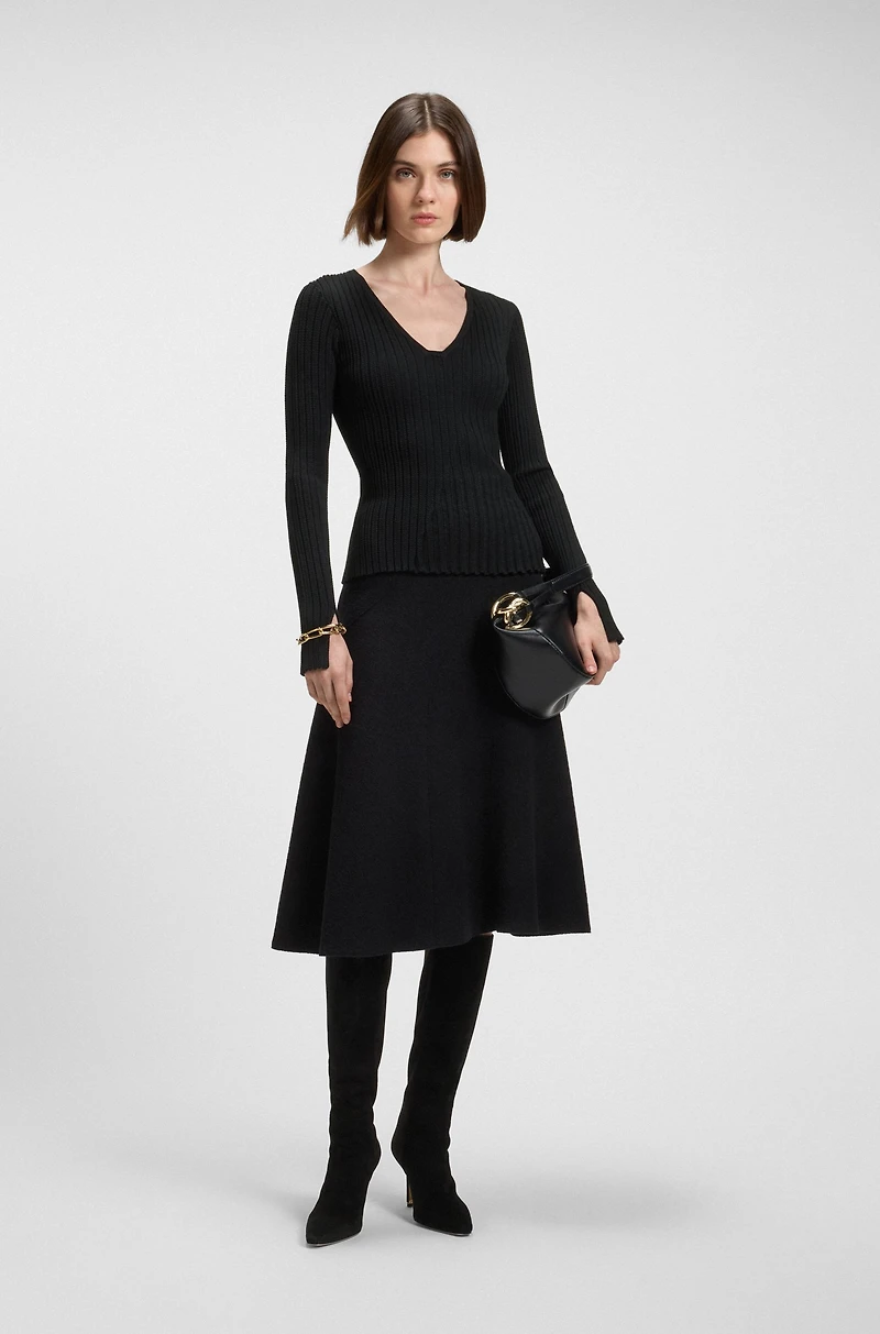 Knitted sweater with two-tone pattern