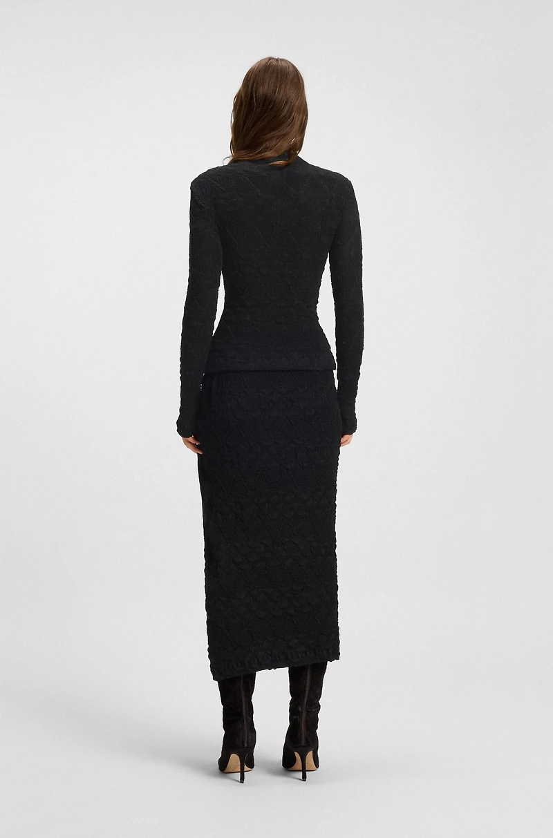 Pencil skirt with geometric plissé