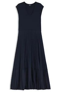 Knitted dress with plissé skirt part