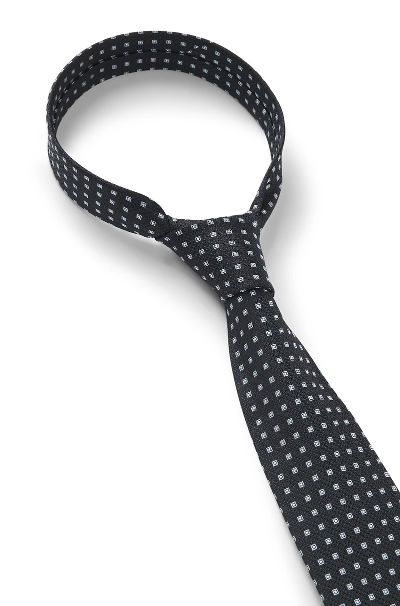 Micro-pattern tie in silk