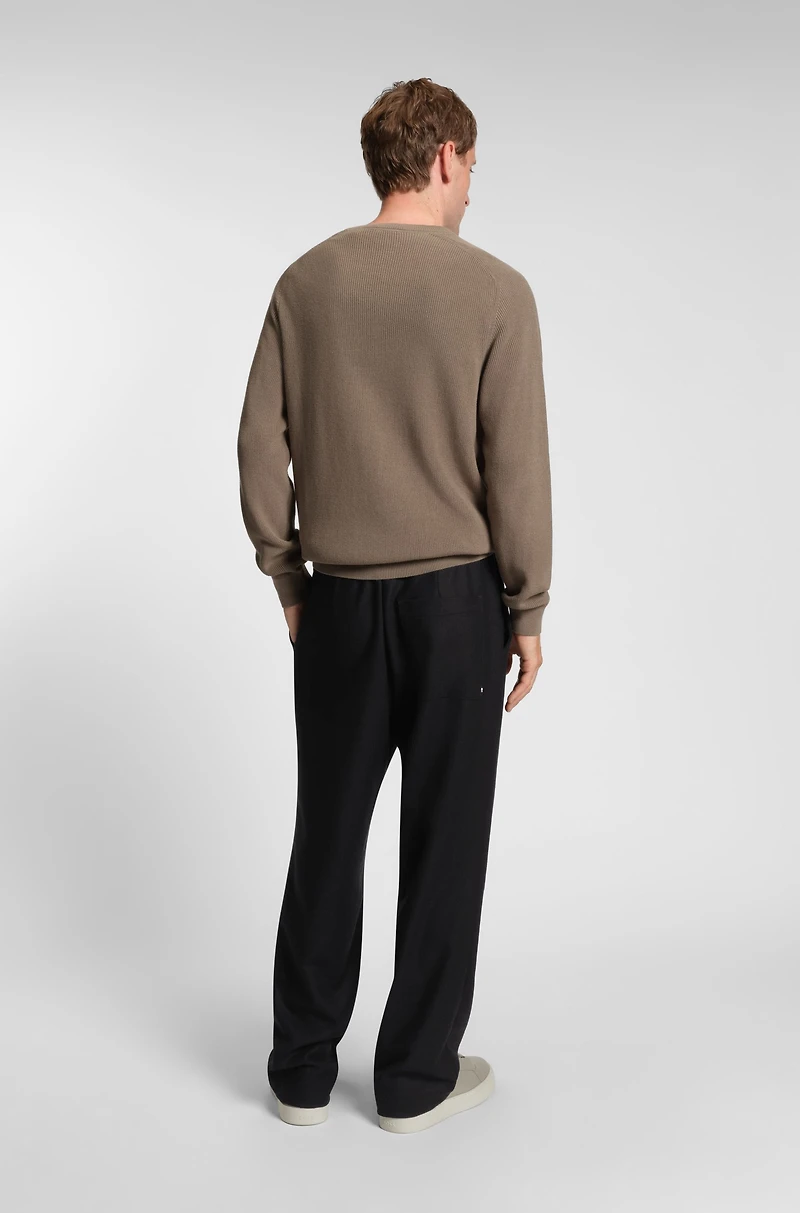 Tapered-fit trousers a wool blend