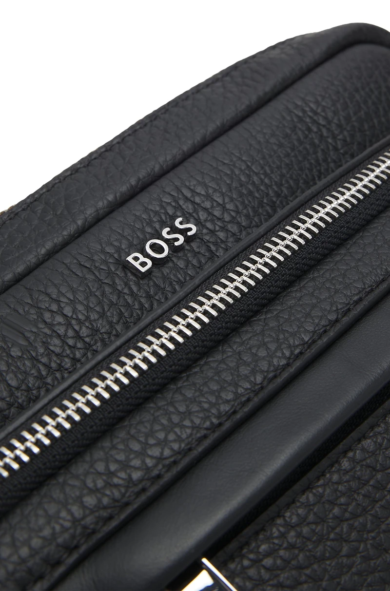 Reporter bag in textured and plain leather