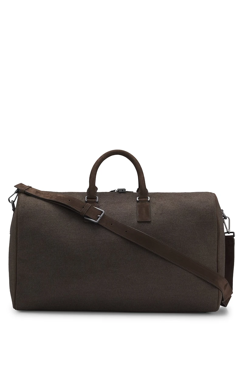 Fabric holdall with leather trims
