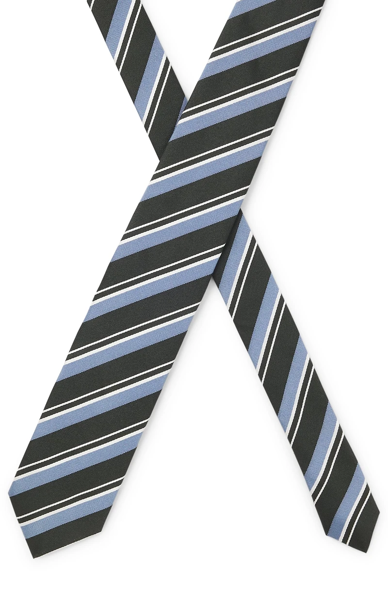 Silk tie with jacquard pattern