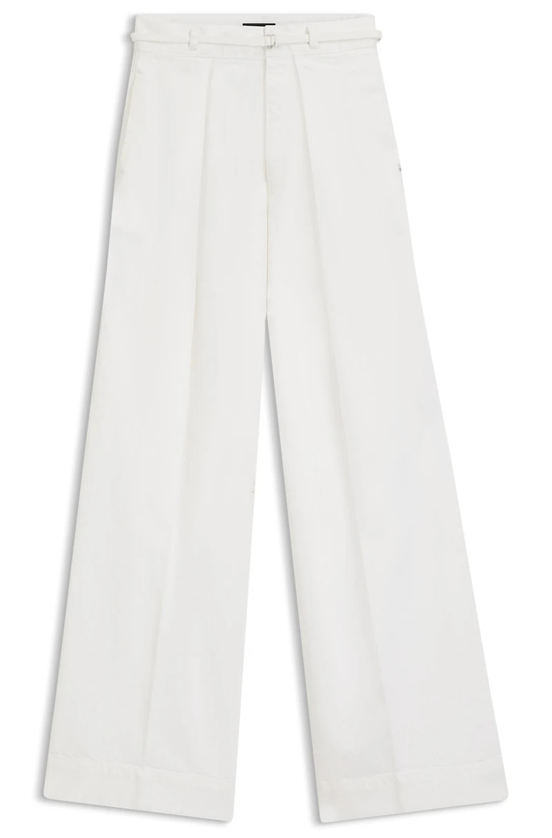 Wide-leg jeans with front pleats