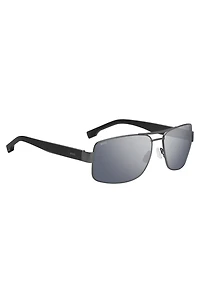 Double-bridge sunglasses with flat hinges