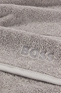 Silver Aegean-cotton bath towel with tonal logo