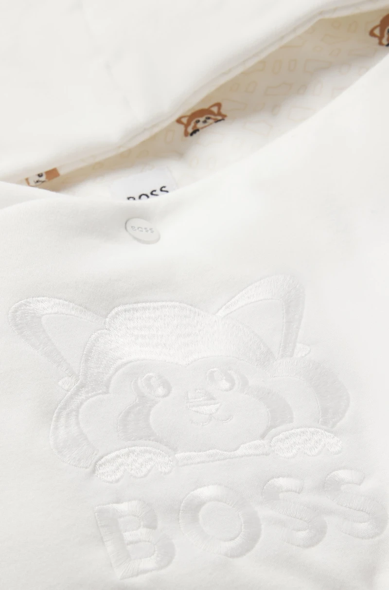 Baby nest in cotton with red-panda artwork