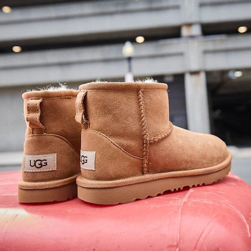 UGG® Classic Mini II Boot - Little Kid / Big Chestnut