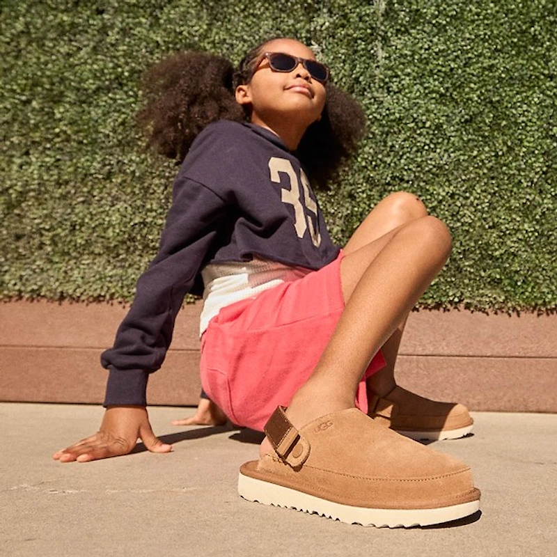 UGG® Goldenstar Clog - Little Kid / Big Kid - Chestnut