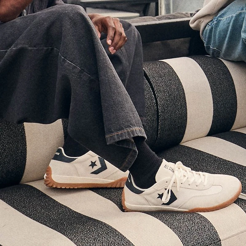 Converse Run Star Trainer Low-Top Sneaker - Egret / Black Honey