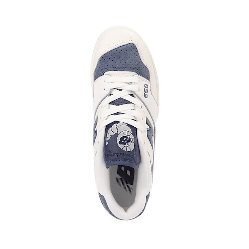 Chaussure athlétique New Balance 550 pour femmes - Blanc cassé / Bleu indigo