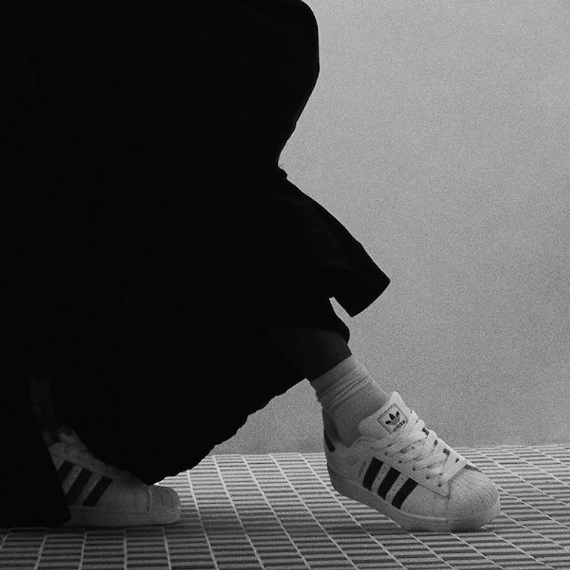 Chaussure athlétique adidas Superstar II pour femmes - Blanche / Noire