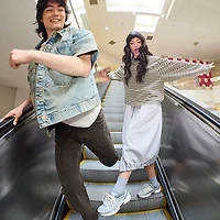 Chaussure athlétique Saucony Ride Millennium pour femmes - Argent / Crème