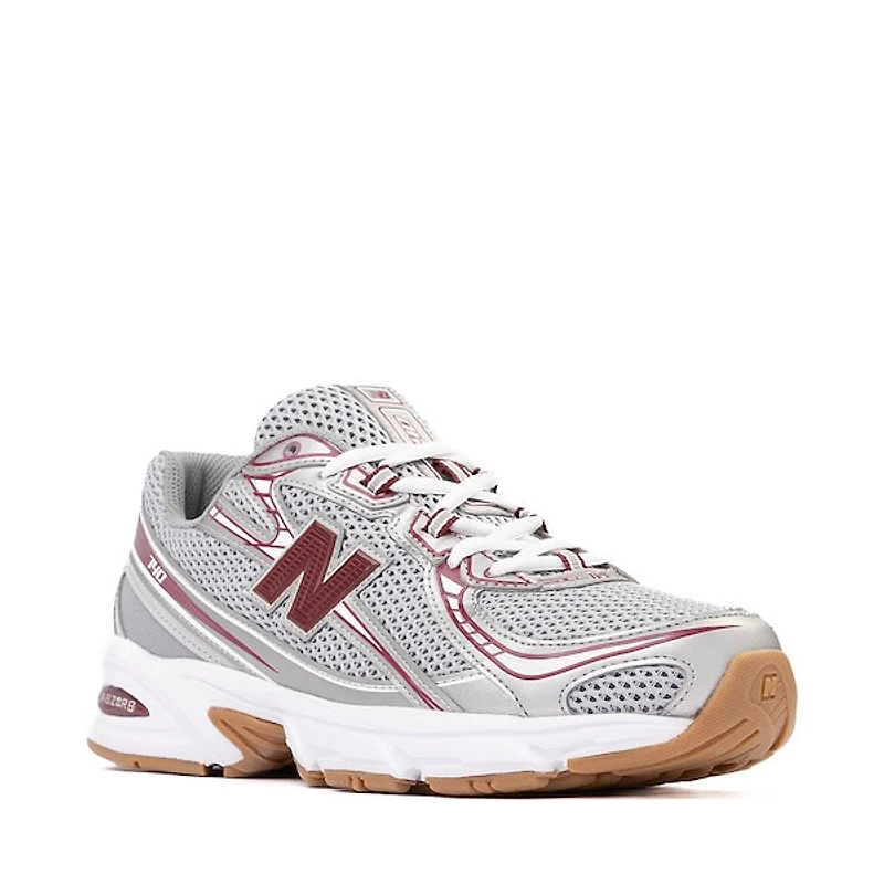 Chaussure athlétique New Balance 740