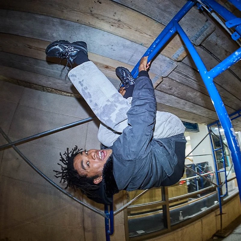 Chaussure athlétique New Balance 740 - Noire / Argent Métallisé