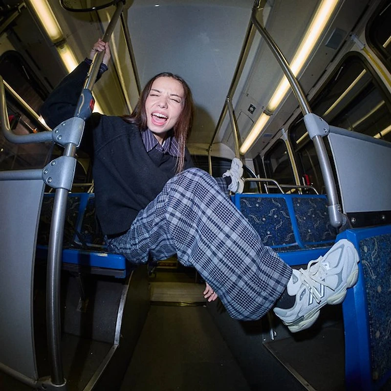 Chaussure athlétique New Balance 9060  Blanc sable et gris béton