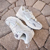Nike Vomero 5 Athletic Shoe - Big Kid Photon Dust / Chrome Gridiron Sail