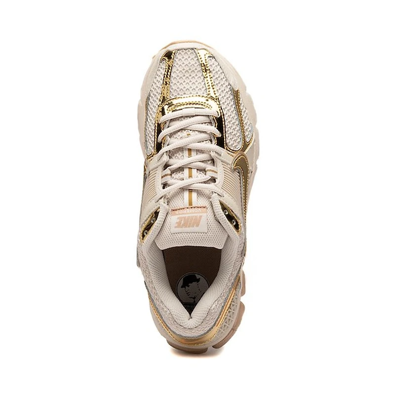 Chaussure athlétique Nike Zoom Vomero 5 pour femmes - Brun Orewood clair / Or métallisé Chanvre