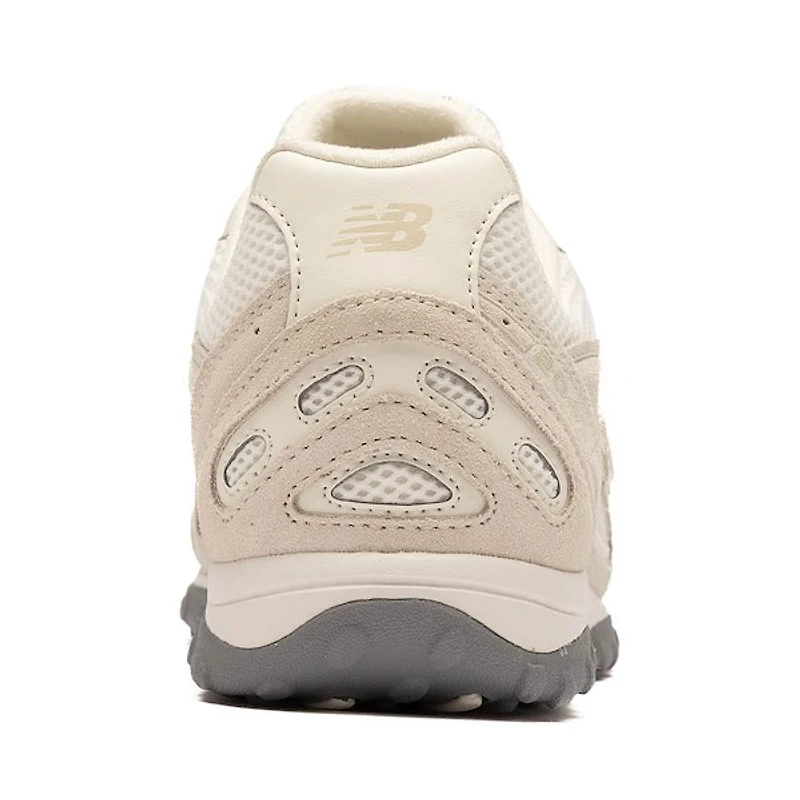 New Balance 204L Athletic Shoe - Angora / Linen