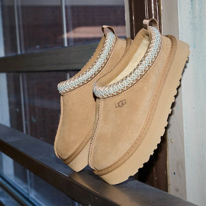 UGG® Tazz Platform Slipper - Little Kid / Big Sand