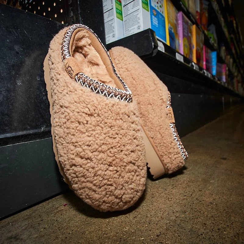 Womens UGG® Tasman Maxi Curly Slipper - Chestnut