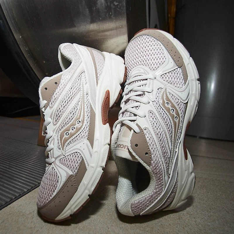 Womens Saucony Ride Millennium Athletic Shoe