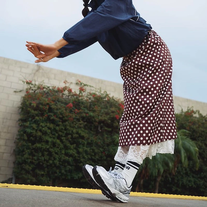 New Balance 860v2 Athletic Shoe - White / Black Silver Metallic