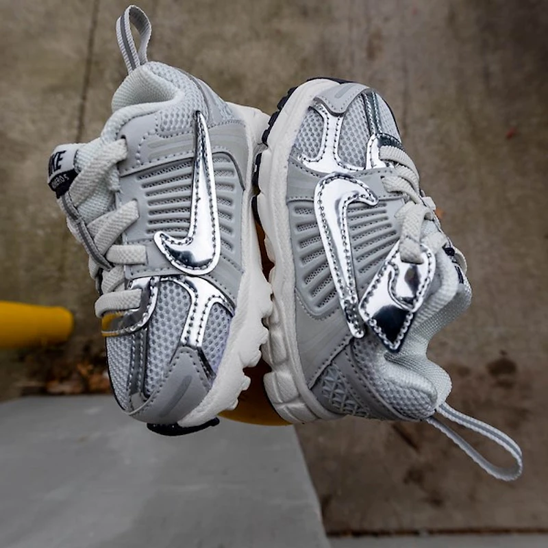 Nike Vomero 5 Athletic Shoe - Baby / Toddler Photon Dust Gridiron Sail Chrome
