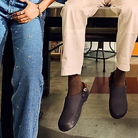 Crocs Classic Crafted Clog - Black Sand