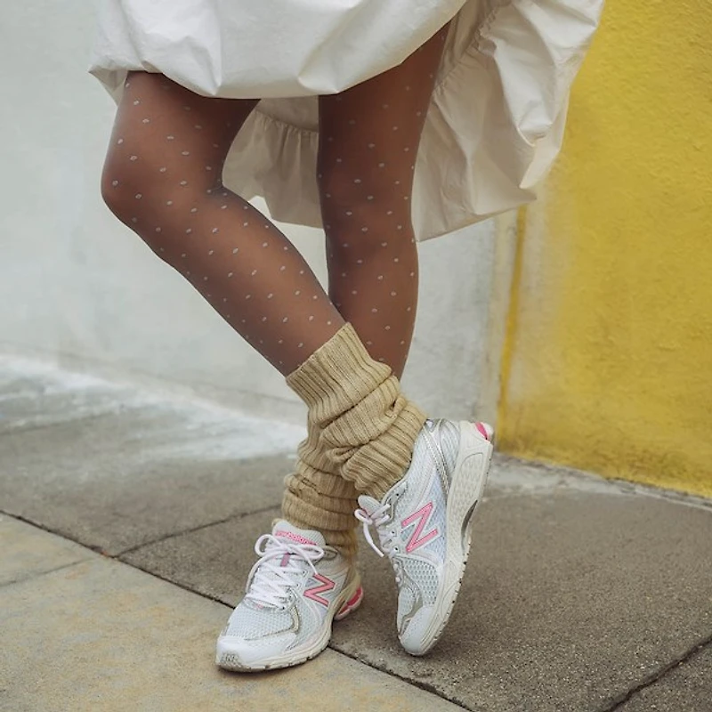 New Balance 860v2 Athletic Shoe - White / Pink Heat