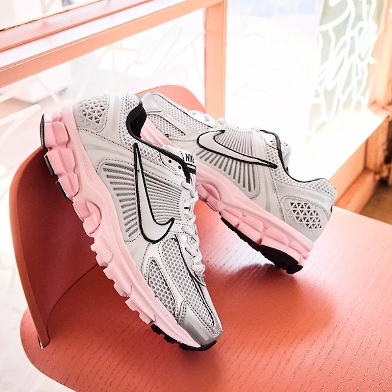 Womens Nike Zoom Vomero 5 Athletic Shoe - Photon Dust / Metallic Silver Pink Foam