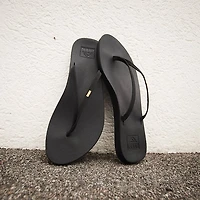 Womens Reef Cushion Slim Sandal - Black